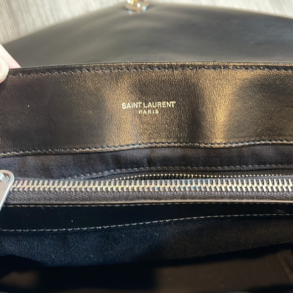 Saint Laurent Medium Loulou Matelassé Leather Shoulder Bag - Picture 14 of 17